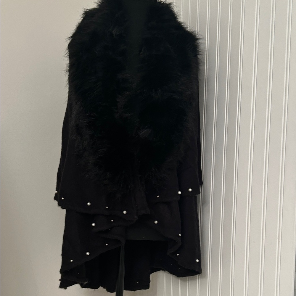 Black Faux Fur Studded Frank Lyman Shawl/cape - Picture 2 of 5